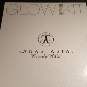 Anastasia Glow kit